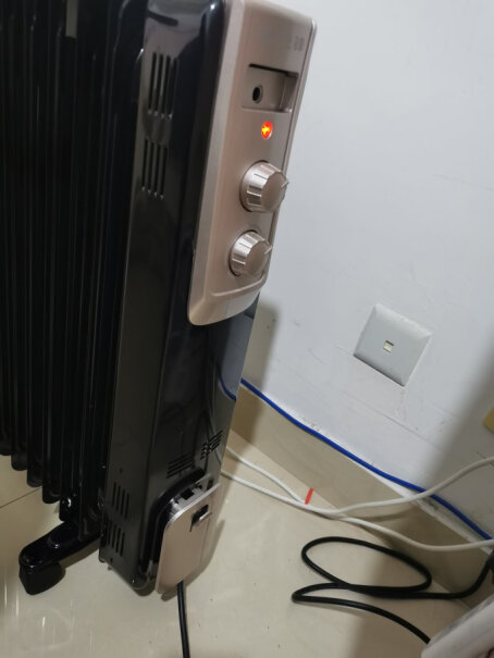 先锋Singfun取暖器电暖器电暖气片家用电热油汀13片全屋速暖低噪节能烘衣加湿DYT-Z2美的和先锋哪个好？