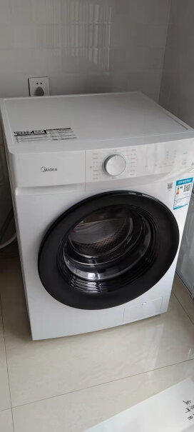 美的京品家电滚筒洗衣机全自动你们的洗衣服机有底板吗，还是空的？