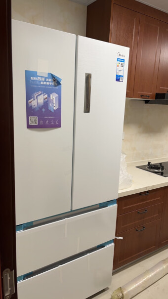美的BCD-508WTPZM(E)这款冰箱的背面与墙要预留多少厘米？