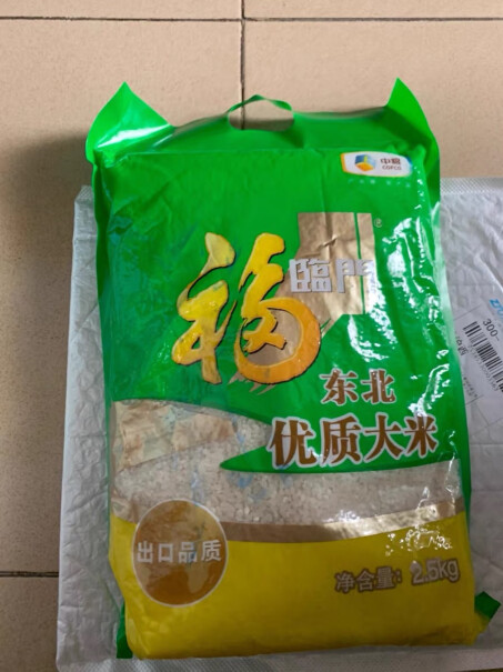福临门特选东北长粒香米买了四袋，怎么发货两袋呢，也找不到卖家客服，也找不到退货渠道？