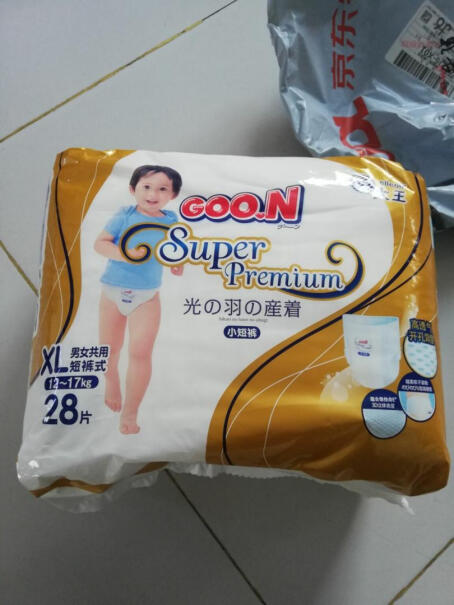 大王GOON光羽短裤型尿不湿请问11个月，20斤，穿XL还是xxL的呢？