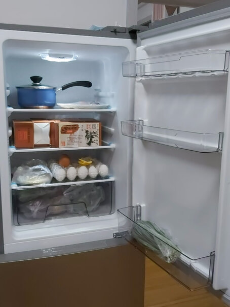 华凌冰箱215升是风冷的冰箱吗？