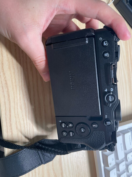 尼康（Nikon）Z 30 微单相机 微单机身 无反相机 半画幅（Z DX 16-50mm f大家都是怎样充电的啊，要买电池和充电器吗？
