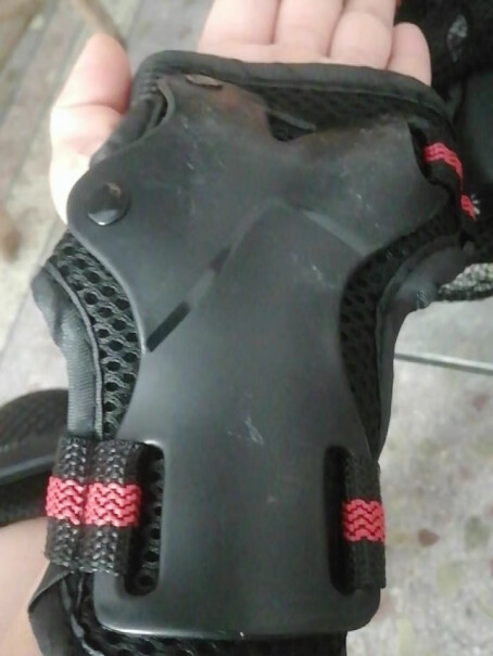 TROLO轮滑护具护膝盖护肘手六件套孩子7岁不到40斤可以用吗？