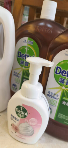 滴露Dettol消毒液可以给宠物洗澡的时候滴在水里吗？