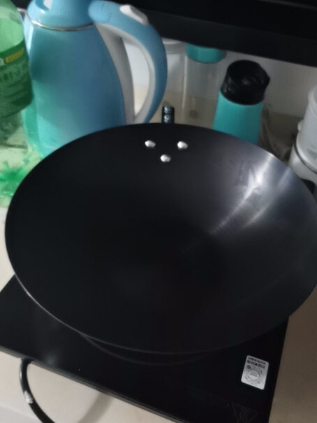 九阳Joyoung电磁炉电磁灶这个锅怎么用一次锅底就是生锈了？还能用吗？大家有什么好的办法，多谢你们了。第一次做饭。