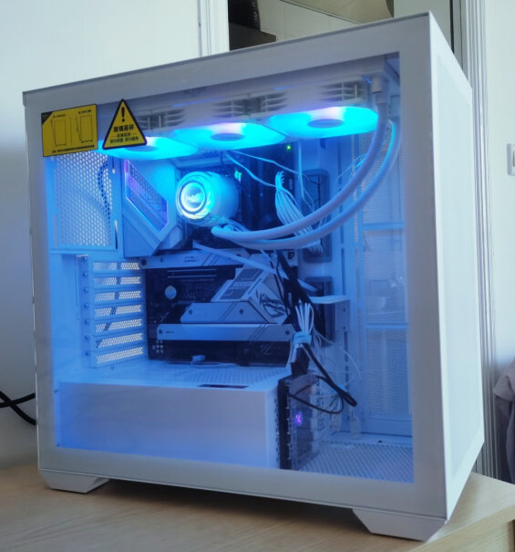 爱国者（aigo）月光宝盒 镜 白色 游戏电脑主机箱 支持双360水冷值得买吗？优缺点质量分析参考！