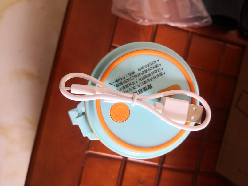 麦卓便携式榨汁机迷你家用水果炸果汁机小型电动榨汁杯怎么使用？