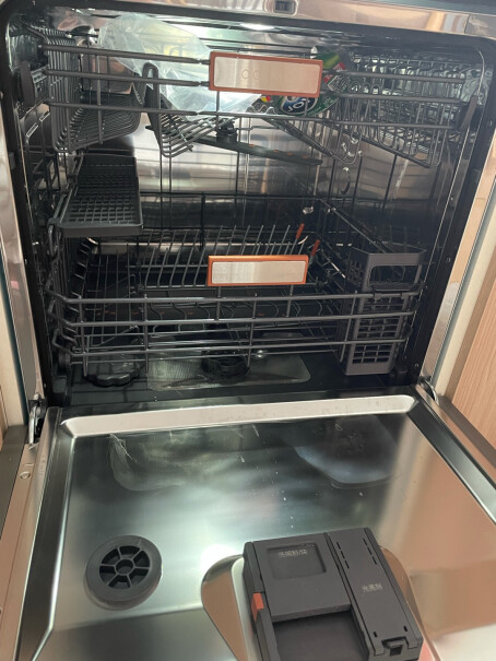 COLMO洗碗机15套大容量独嵌两用家用刷碗机洗完之后内壁有水珠残留吗？