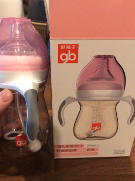 gb好孩子PPSU奶瓶请问各位宝妈奶瓶好用么，吸管球可以吸上水么，会不会漏奶？