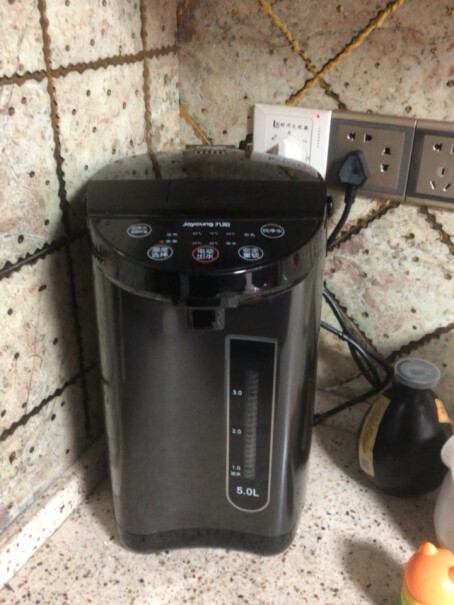 九阳恒温电热水瓶热水壶5L大容量六段保温304不锈钢烧水有没有塑料味？