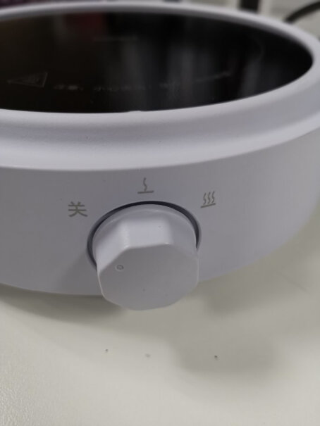 康佳电陶炉煮茶器电茶炉煮茶烧水壶接通电源后 没有任何显示已通电 除了面板发热外 是这样吧 谢谢？