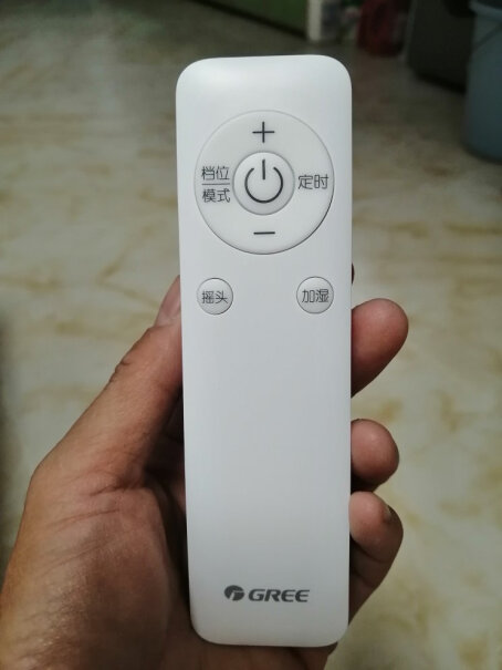 格力取暖器遥控电暖器数码显示屏电暖气家用塔式立式摇头暖风机浴室可以用吗？