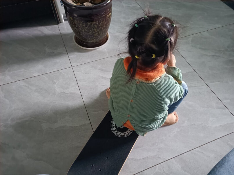 运动伙伴滑板初学者滑板车男女成人儿童刷街代步双翘板入门级滑板螺丝用多大的螺丝，买工具买多大的。