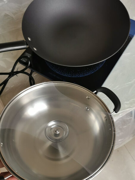 苏泊尔电磁炉家用套装电磁灶2200W大火力防水耐用面板只有一个炉子吗？有汤锅和炒锅吗？