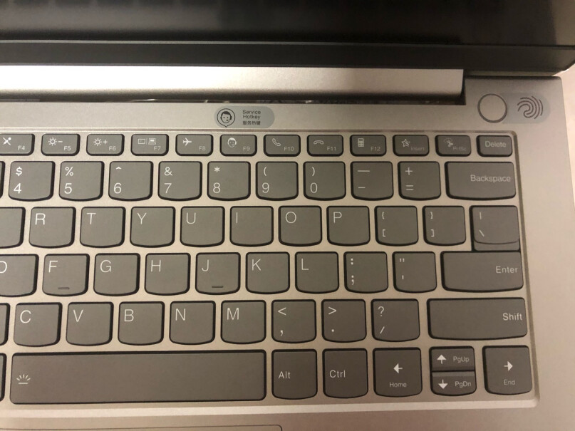 联想笔记本电脑ThinkBook你们的有没有出现适配器在贴这墙面的插口挂不住的？