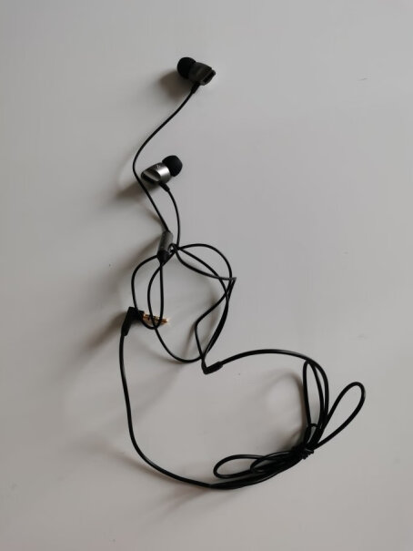 漫步者H235P耳机入耳式有线手机耳机有麦没，可以k 歌不？