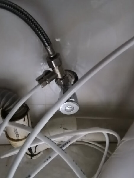 苏泊尔全屋净水套装超滤机+前置过滤器掌拒的：你好！ 我想问机子右下角的进出管口怎么装笞。