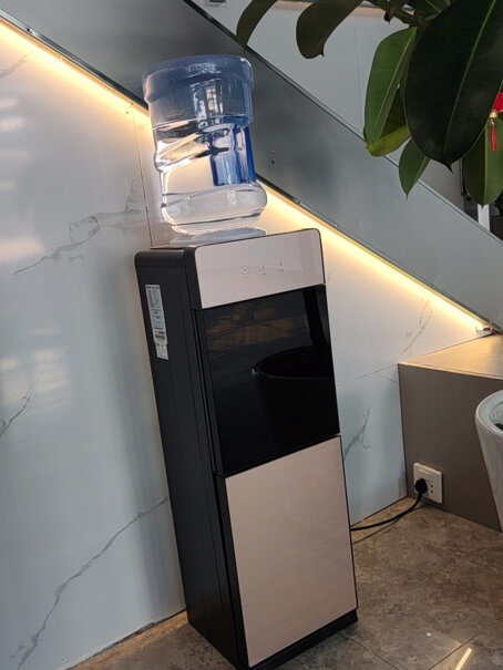 美菱饮水机立式家用办公双开门柜式温能制冷吗？