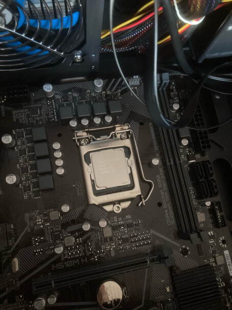Intel G6405 CPU处理器用原装散热器压，cpu温度多少啊？