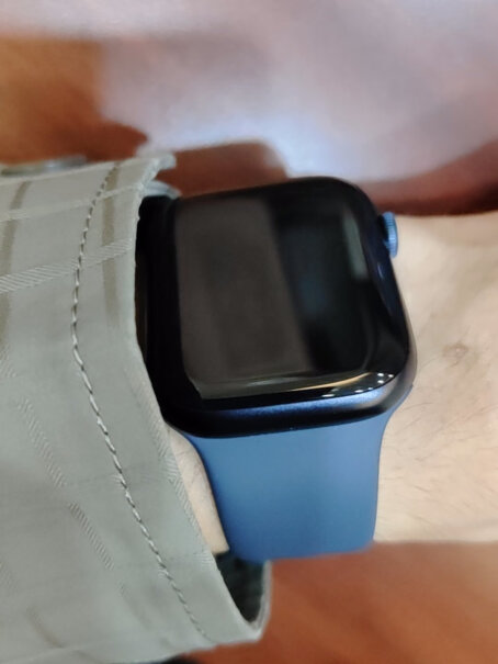 Apple Watch S9 智能手表GPS款星光色有塑封吗？