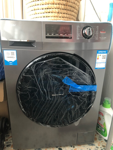 海尔（Haier滚筒洗衣机全自动你们的包装里面 进水管和塑料挡板都有吗？