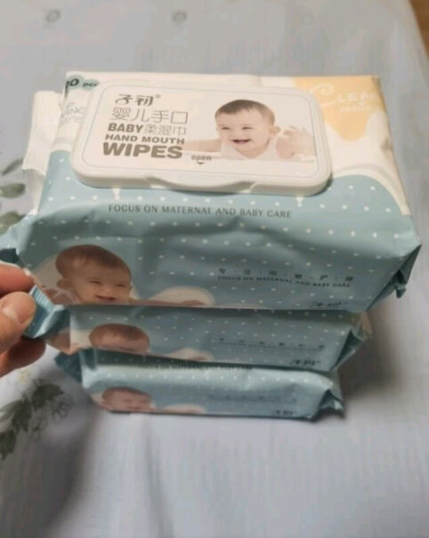 子初婴儿手口柔湿巾新生儿纸巾一箱能用多久？90*10包，新生儿可以用多久？一次买一箱还是两箱合适，