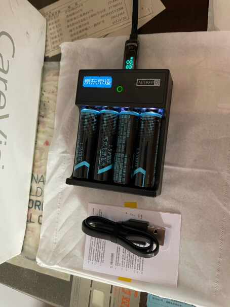 京东京造5号充电锂电池电池充电为什么显示器灯不亮？