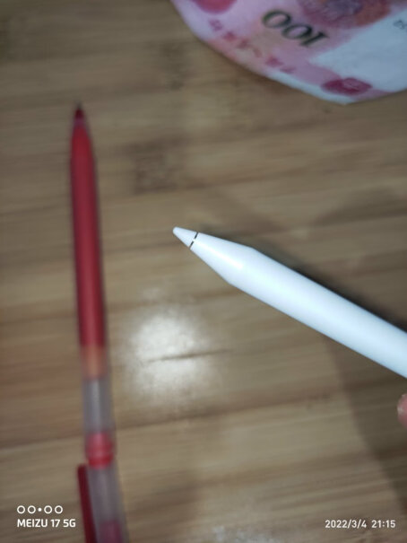 OPPOPencil手写笔想问一下大家的笔尖松动吗？有没有那种像普通签字笔有笔芯撞击笔管的声音啊？