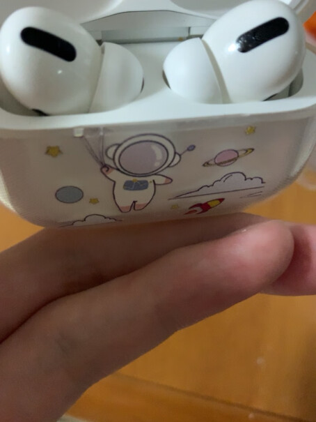 Apple AirPods Pro (第二代) 配MagSafe无线充电盒 主动降噪无线蓝牙耳机 适没耳朵可以戴嘛？