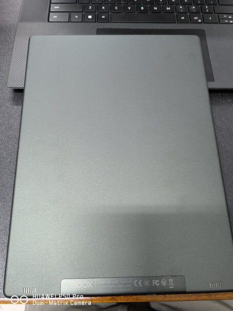 文石BOOX Mira 13.3英寸显示器玻璃基板还是树脂基板？易碎吗？