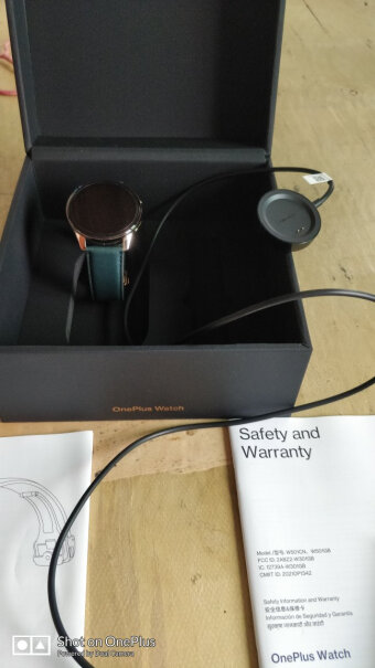 OnePlus 智能户外手表表带掉皮吗？