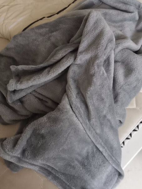 毛毯网易严选撸猫式小温暖，轻便保暖办公家用绒毯哪个值得买！评测下怎么样！