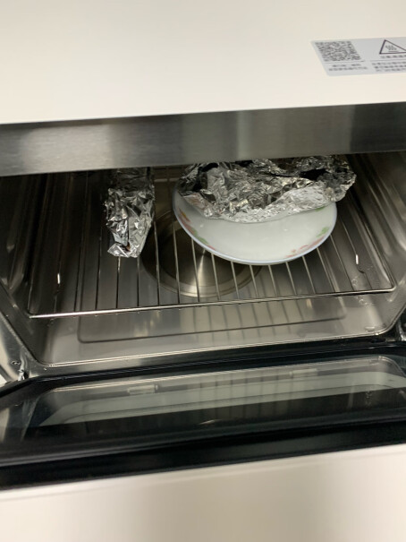 米家小米智能微烤一体机请问烤箱工作的时候里面有啪啪啪的响声，正常吗？