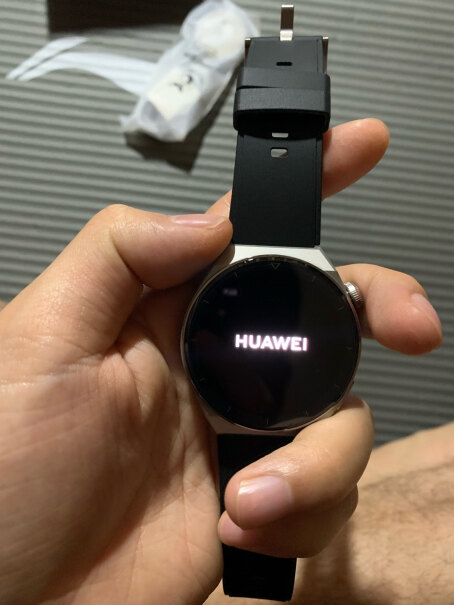 HUAWEIWATCHGT3PRO华为手表运动智能有没有买了几天就死机黑屏的 只有用手机恢复出厂设置才好？