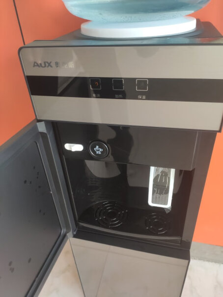 奥克斯饮水机家用立式办公双开门柜式冷热饮水器YLR-5-B这个接出来的水有塑料味吗？
