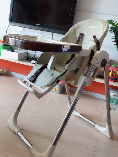 贝能Baoneo儿童餐椅宝宝餐椅可以装轮子吗？