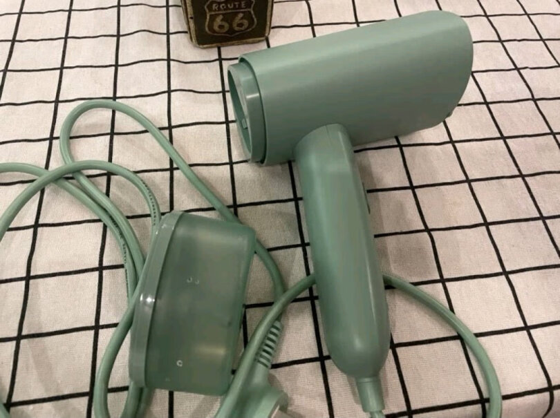 飞利浦手持挂烫机家用蒸汽电熨斗小型便携式熨烫机请问发热器的材料是什么材料的？