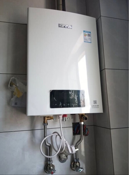 林内Rinnai16升燃气热水器我家的这款热水器为什么不能即开即热？而且不能每个水龙头同时用热水？