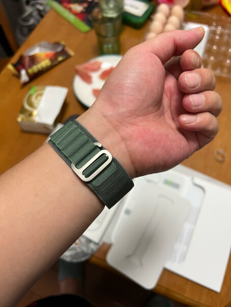 Apple Watch Ultra 智能手表 GPS + 蜂窝款 49毫米 钛金属原色 钛金属表壳绿评测哪款值得买,哪个性价比高、质量更好？