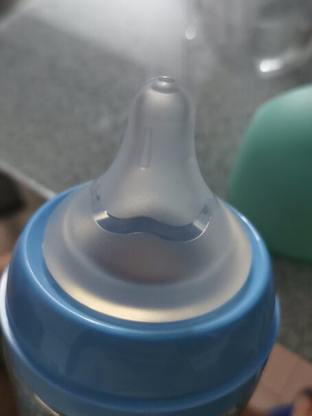 贝亲Pigeon宽口径玻璃奶瓶奶嘴套装婴儿奶瓶240ml+自然实感婴儿奶嘴L码+LL码240毫升和160毫升的奶瓶口径是一样的吗？