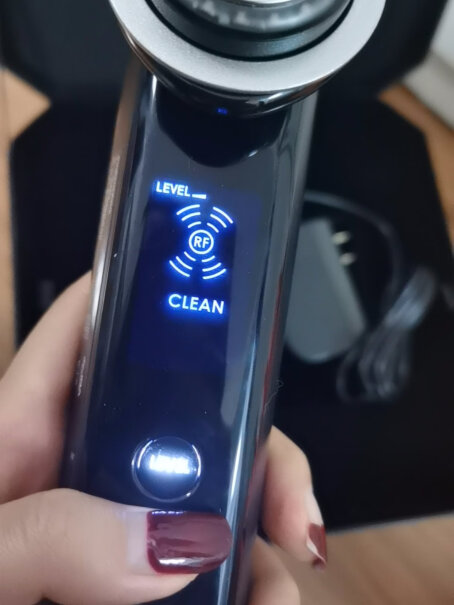 雅萌水光钻美容仪器家用脸部射频RFmax对使用的水，精华以及面膜有没有什么要求，还是随便都可以用？