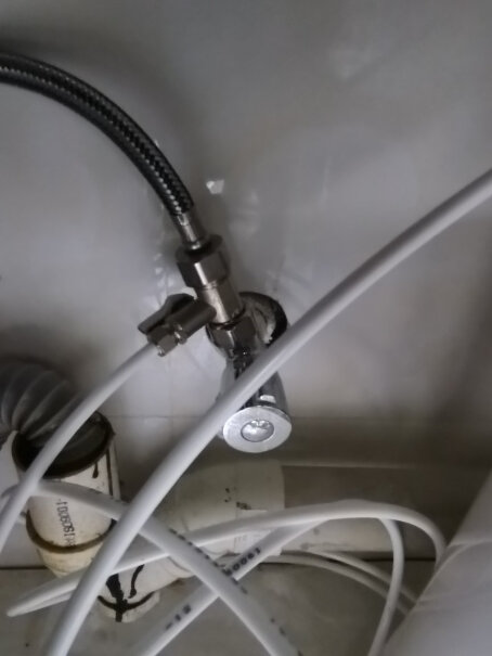 苏泊尔全屋净水套装超滤机+前置过滤器掌拒的：你好！ 我想问机子右下角的进出管口怎么装笞。