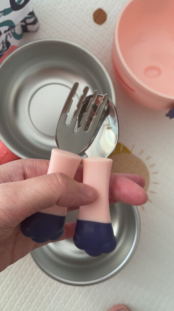 babycare儿童餐具宝宝注水保温碗吸盘碗儿童碗勺套装用过几次后会有灰色的点点的印子在碗里，怎么回事？