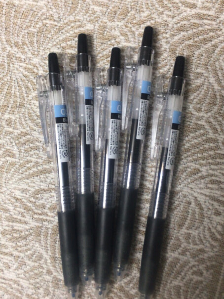 日本百乐JUICE彩色按动中性笔啫喱笔手账笔果汁笔黑色是笔芯还是整支笔？