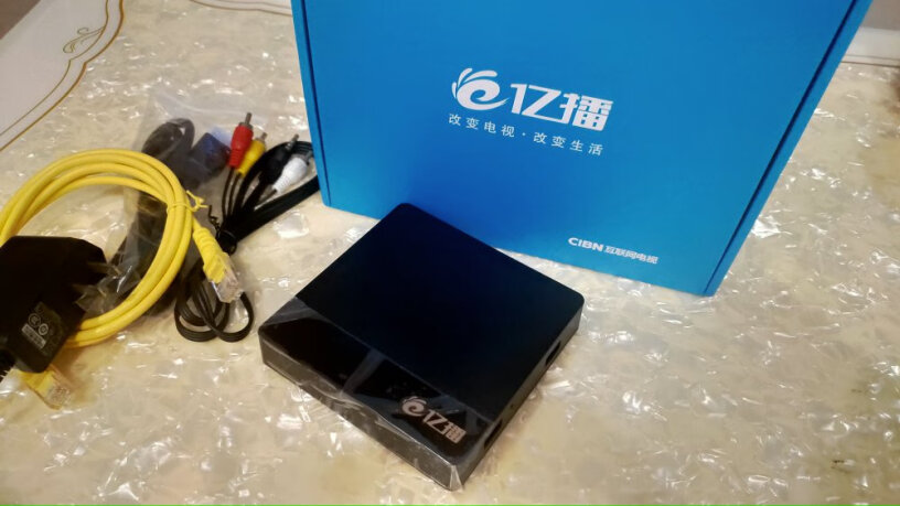 预装奇异果TV华为海思芯片4K高清网络电视机顶盒能同步看中央台和地方台吗？