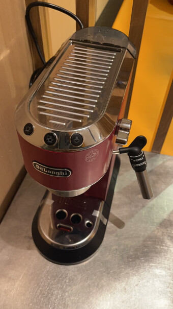 德龙半自动咖啡机家用商用办公室泵压式这款机器打奶泡的喷嘴是几孔的？