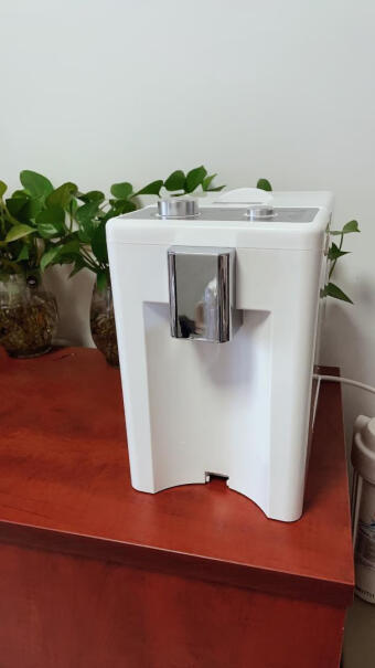 家尚即热式饮水机台式茶吧机小型缺水会有提示吗？