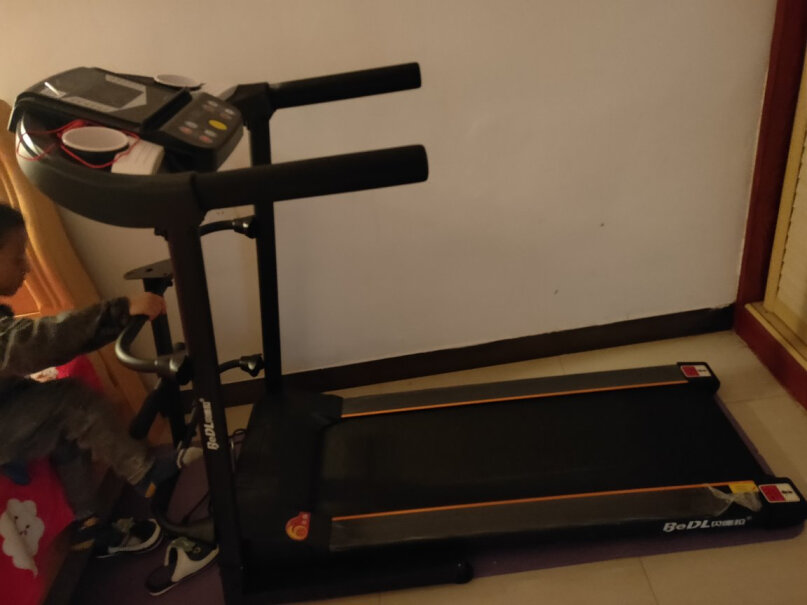 贝德拉跑步机家用静音折叠走步机健身器材510能不能折叠？