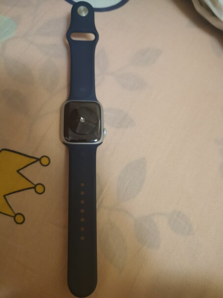 Apple Watch SE 智能手表 GPS款 40毫米米金色铝金属表壳 星光色运动型表带MKQ0可以和华为连吗？